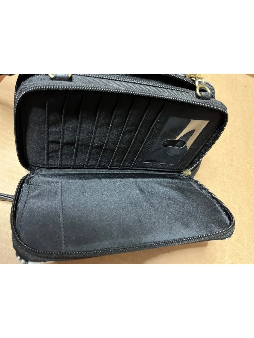 Sleek Snake Print Crossbody Wallet Bag – Chic & Compact!